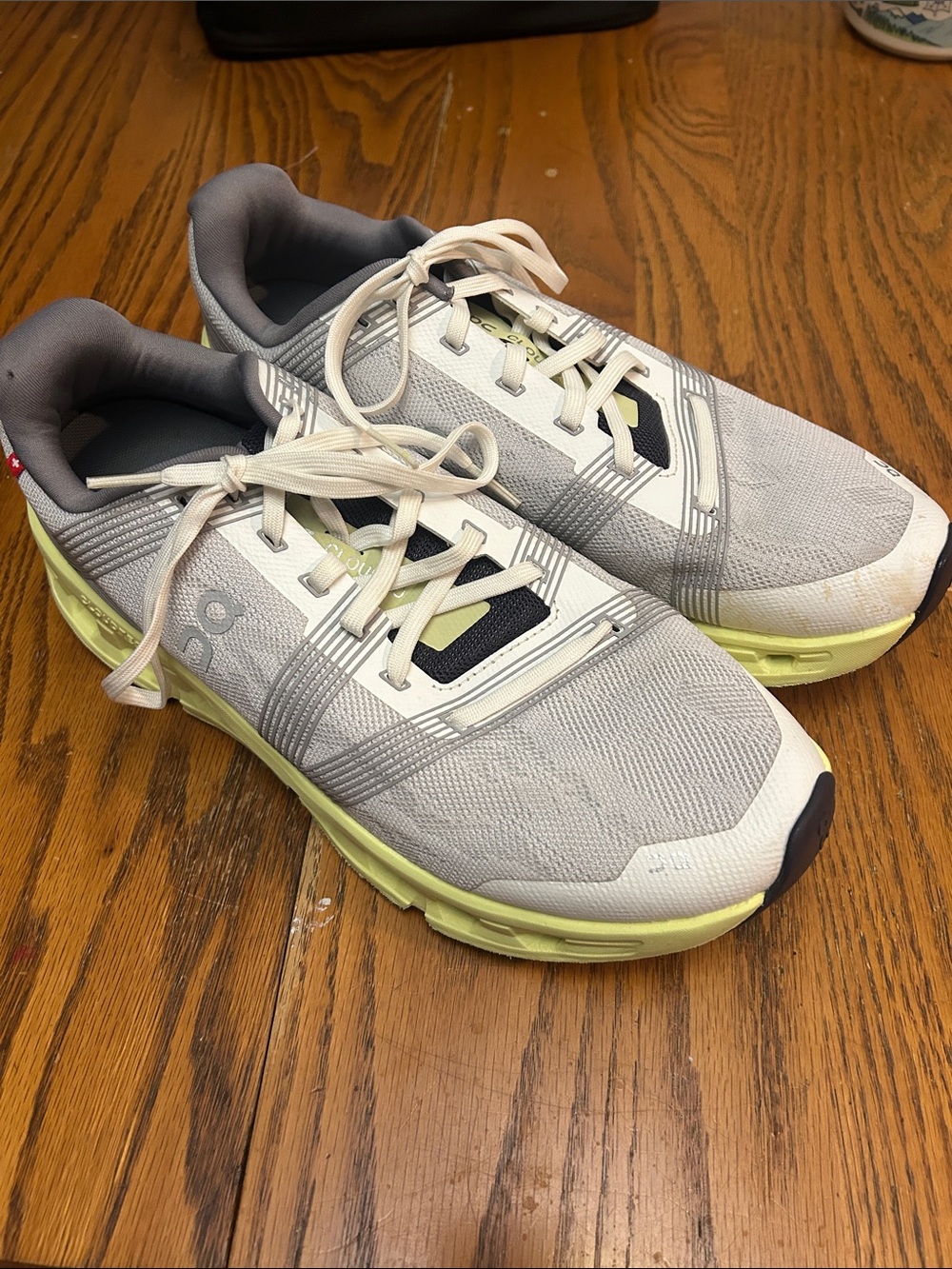 On cloud cloudgo shoes